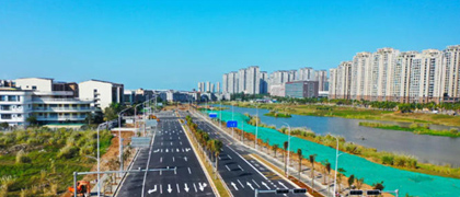 恒大?；◢u水泥隔離墩加工安裝項(xiàng)目正在進(jìn)行中